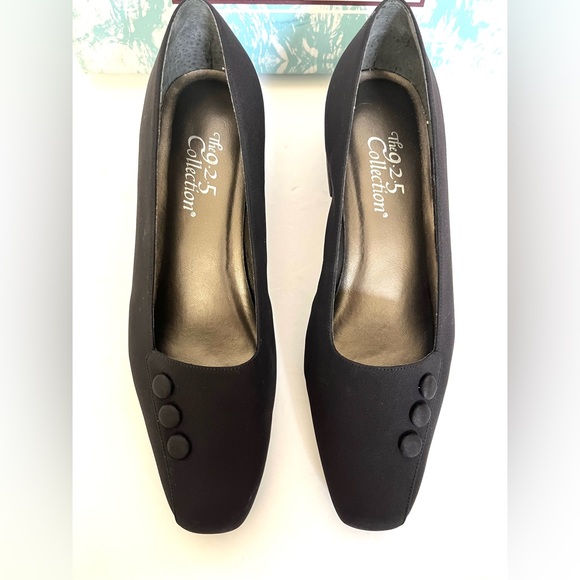 🆕NEW Vintage Black Heels - Picture 2 of 7